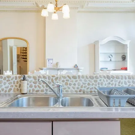 Elegant 2-bedroom Duplex In * Oostende