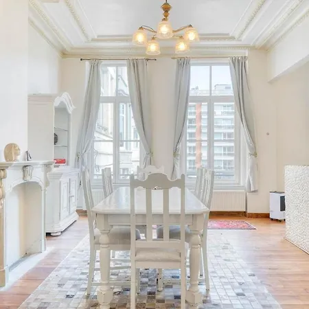 Elegant 2-bedroom Duplex In * Ostend