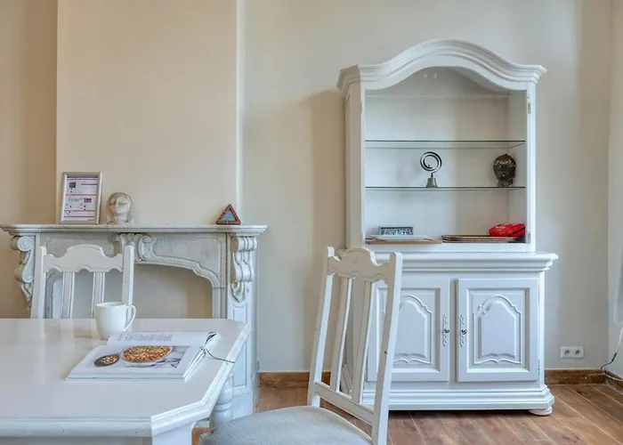 Elegant 2-bedroom Duplex In * Ostend