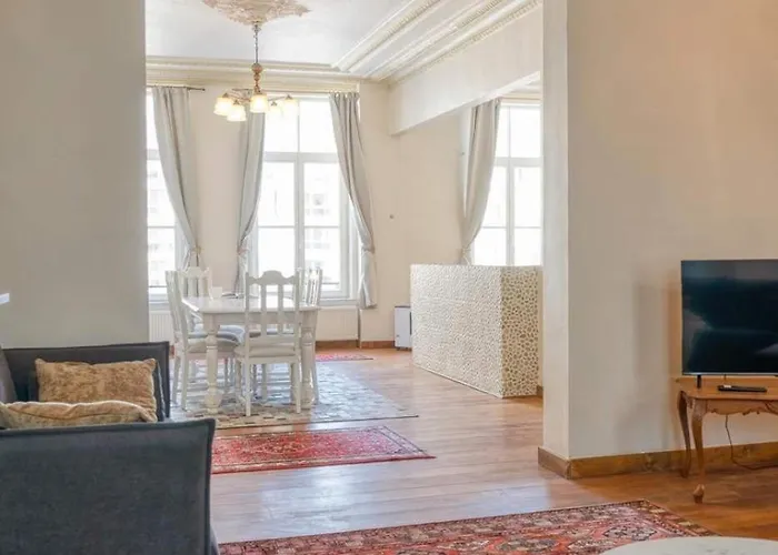 Elegant 2-bedroom Duplex In