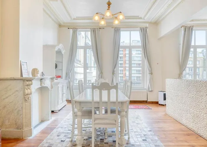 Elegant 2-bedroom Duplex In * Ostend