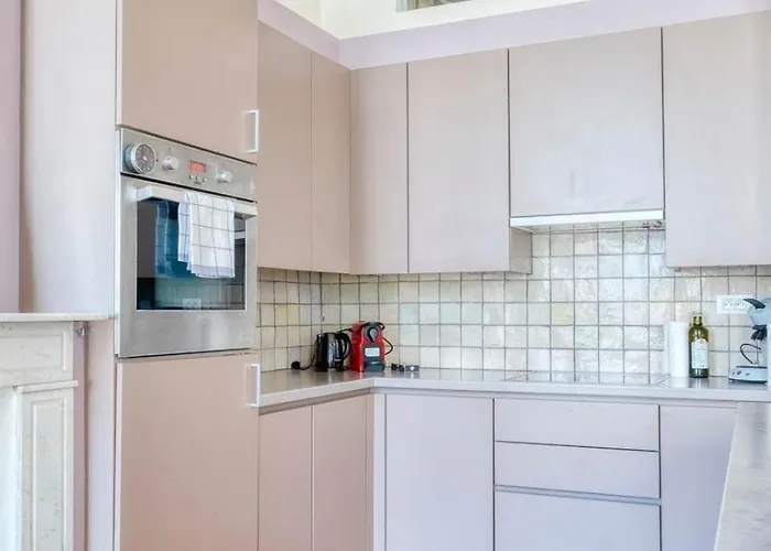 Elegant 2-bedroom Duplex In