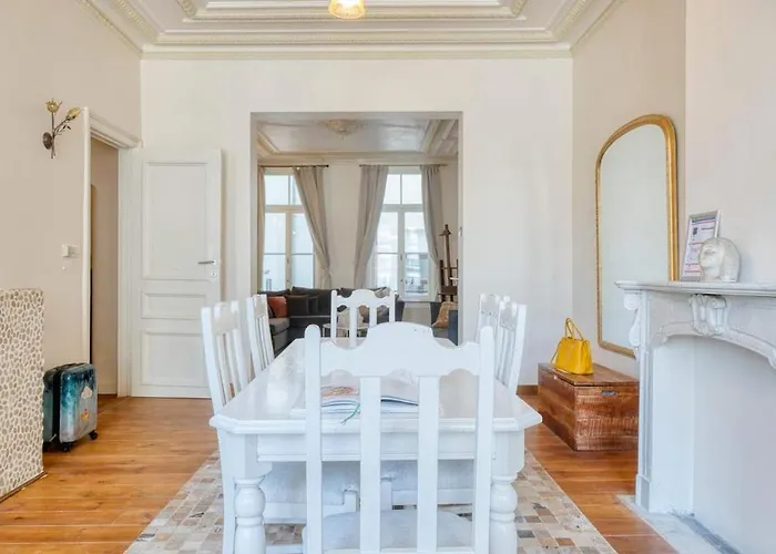 Elegant 2-bedroom Duplex In * Ostend
