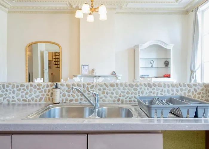 Elegant 2-bedroom Duplex In * Ostend